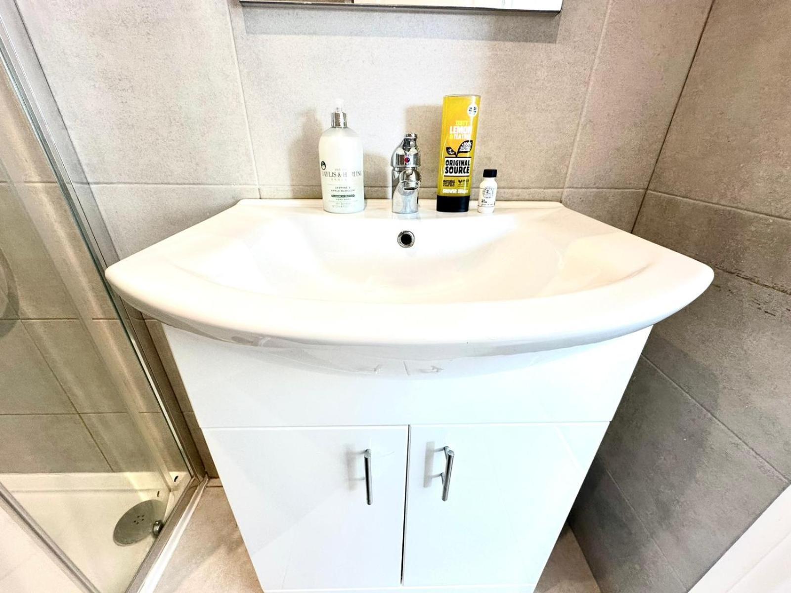 Sunny Modern, Private Apartment,15 Mins To Central London Hendon Exterior foto